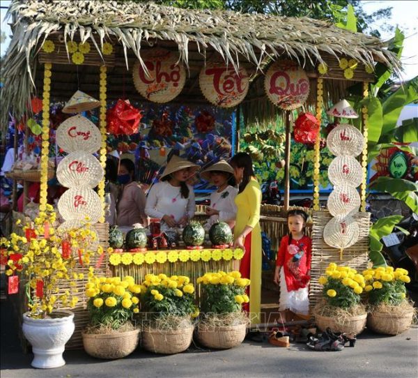 Trang trí gian hàng hội chợ xuân bằng hoa