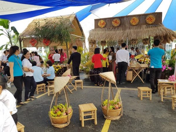 Gian hàng hội chợ quê là một cách tiếp cận và thu hút khách hàng thông qua những ý tưởng mang đậm bản sắc nông thôn Việt Nam